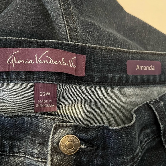 Amanda Jeans - Picture 3 of 4